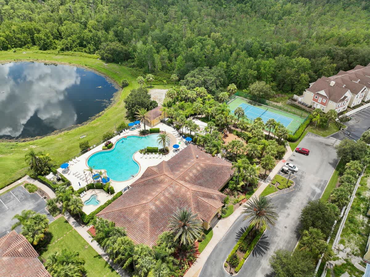 3BR Home 1.5 mi to Disney | Lagoon Pool, Spa & Gym - Image 8