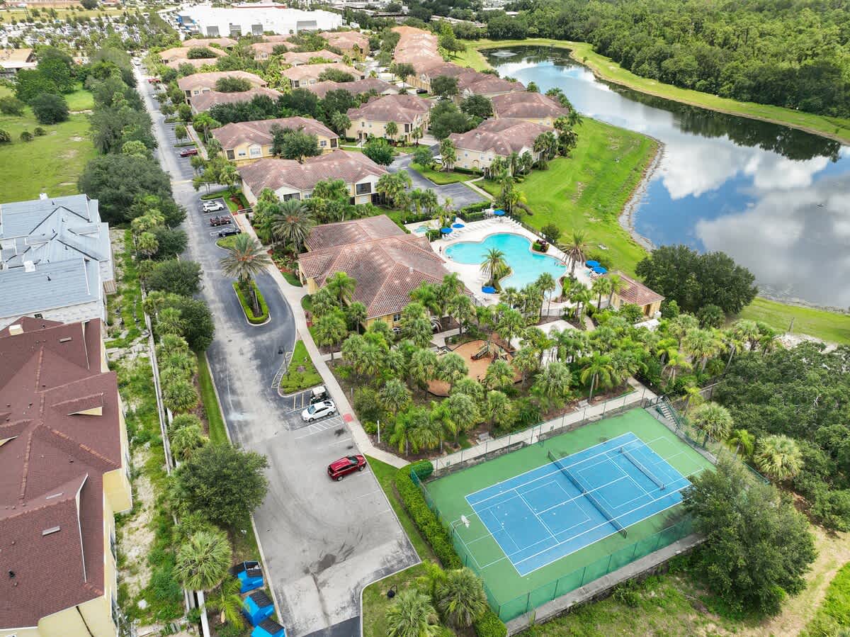 3BR Home 1.5 mi to Disney | Lagoon Pool, Spa & Gym - Image 11