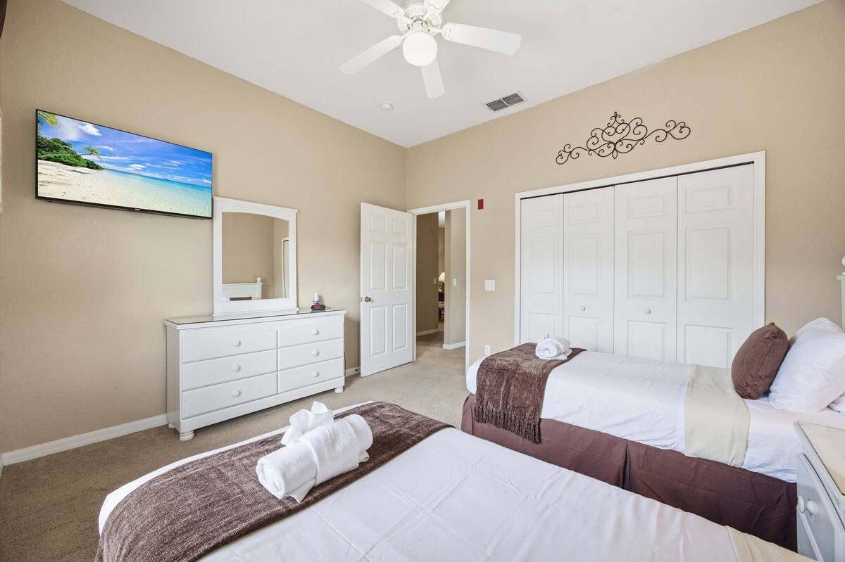 Cozy Poolside Retreat Gated Resort 2BR/2BA - Image 11