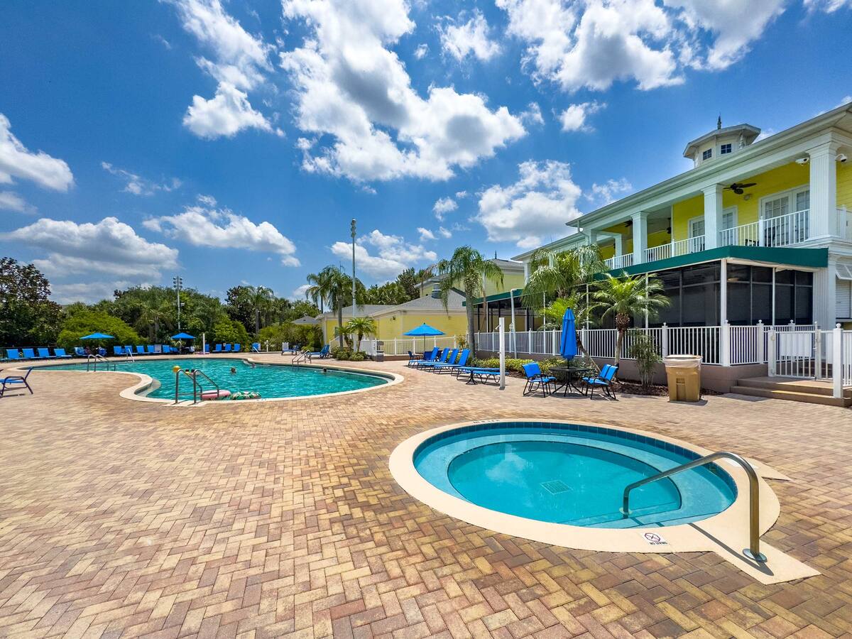 Cozy Poolside Retreat Gated Resort 2BR/2BA - Image 28