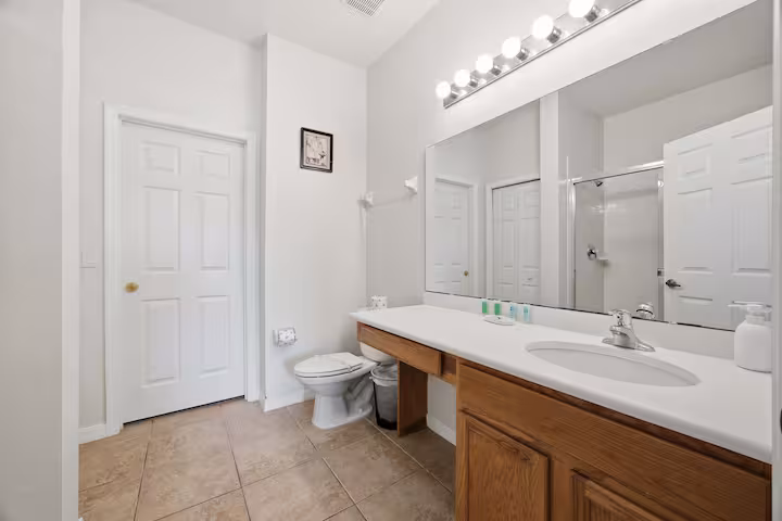 Oakwater Magic Stay Luxury 3BR Retreat - Image 5
