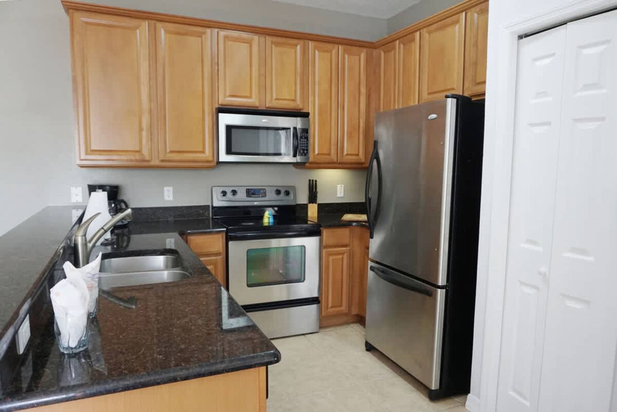Sunshine Stay Near Disney | 2BR | Walk to Pool - Image 9