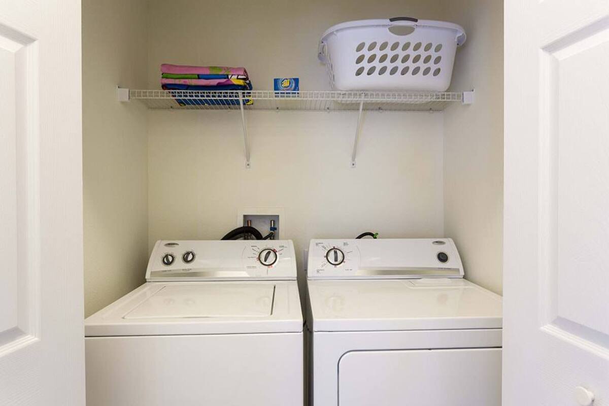 Sunshine Stay Near Disney | 2BR | Walk to Pool - Image 12