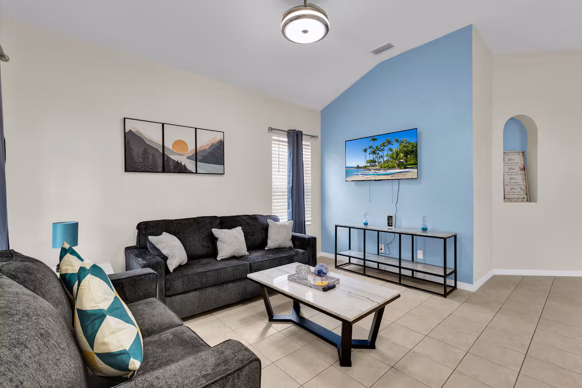Gorgeous Family Home w/ Game Room - Image 11