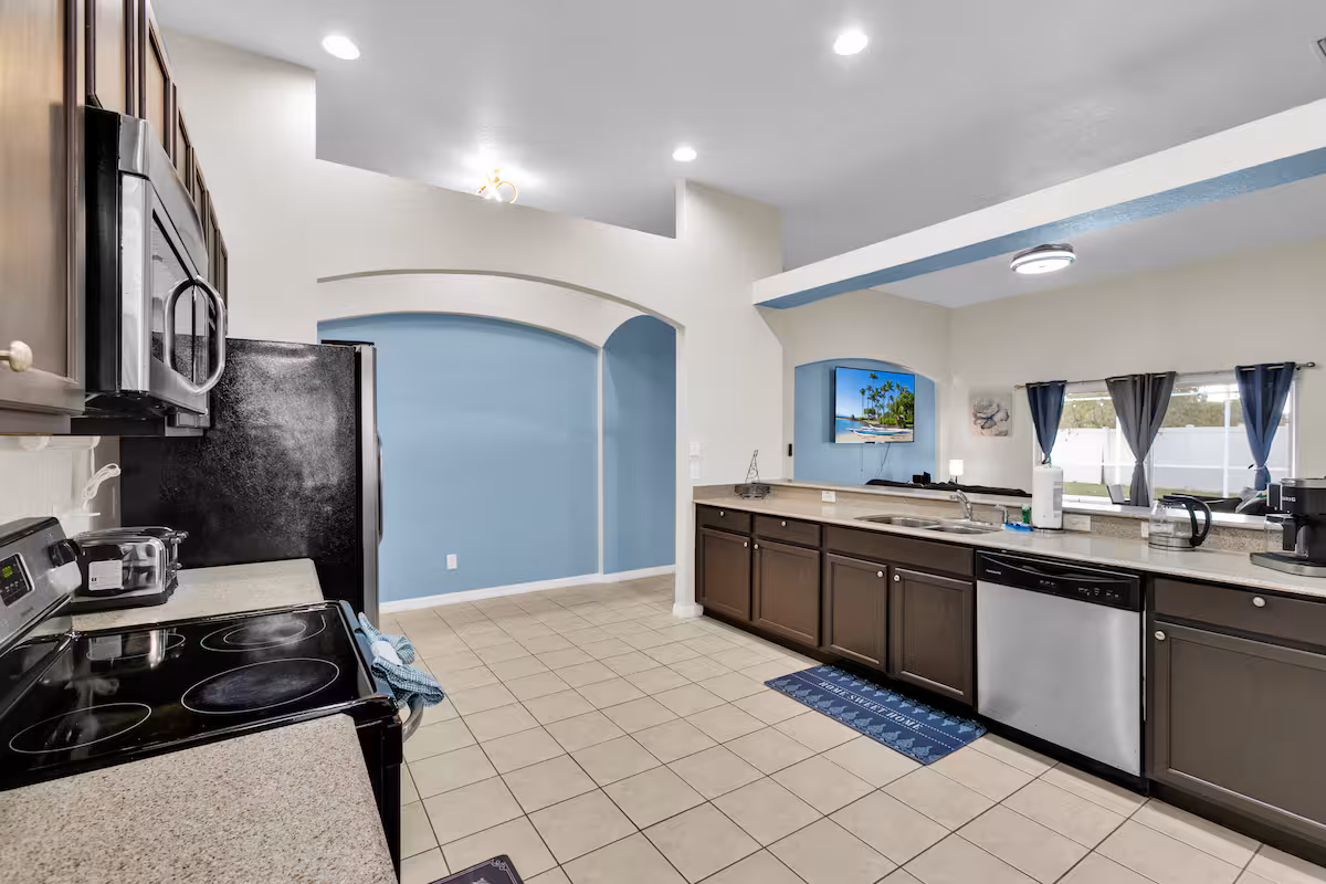 Gorgeous Family Home w/ Game Room - Image 13