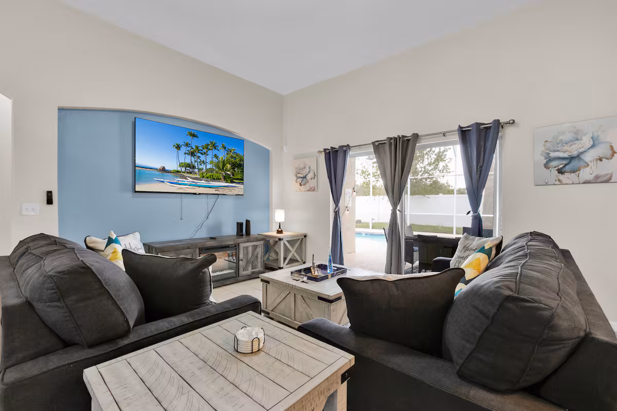Gorgeous Family Home w/ Game Room - Image 18