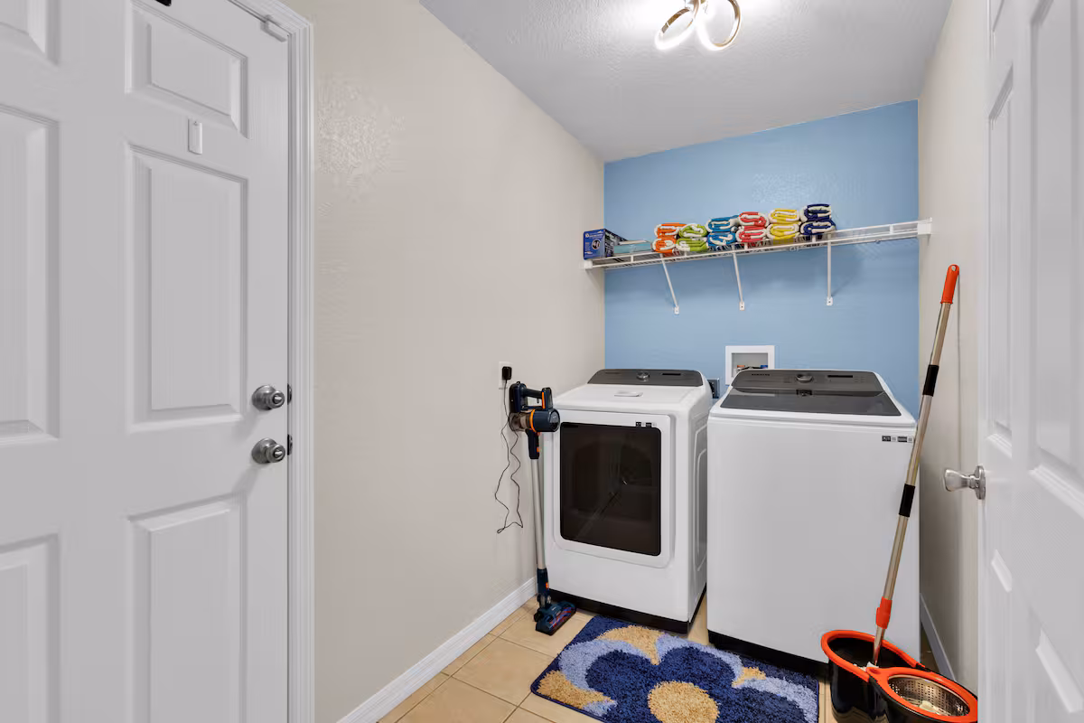 Gorgeous Family Home w/ Game Room - Image 19
