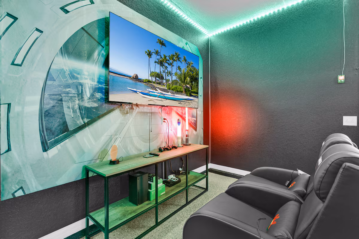 Gorgeous Family Home w/ Game Room - Image 20