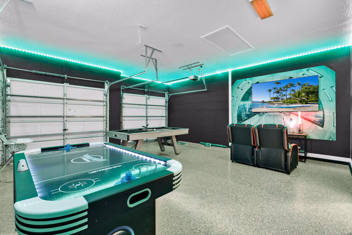 Gorgeous Family Home w/ Game Room - Image 21
