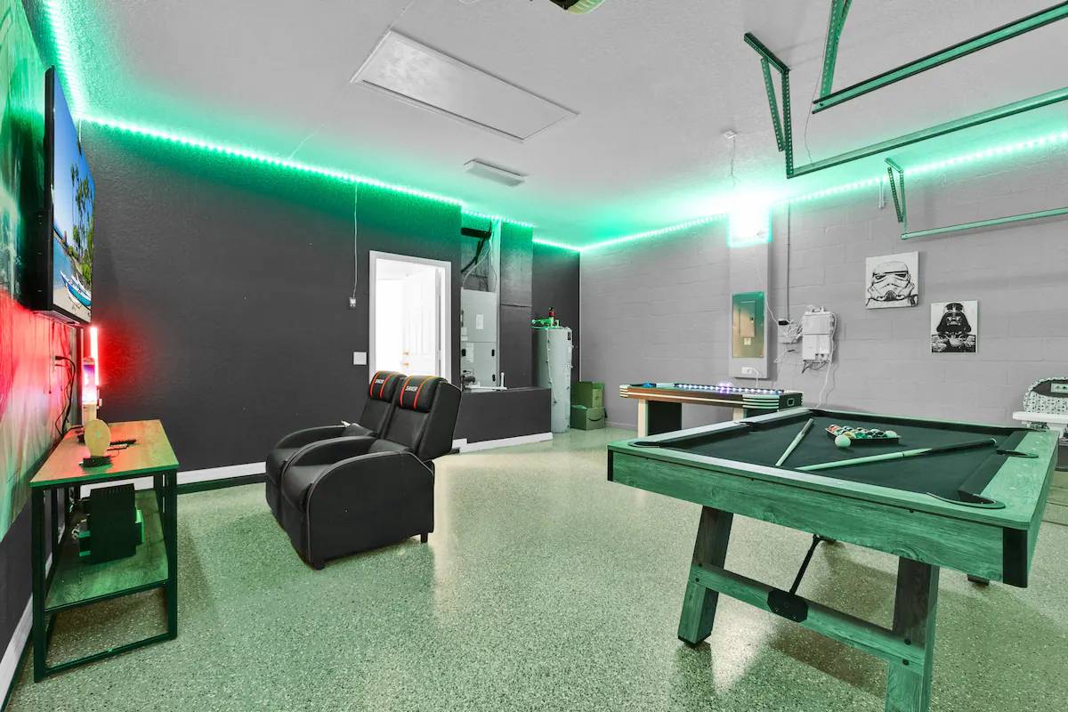 Gorgeous Family Home w/ Game Room - Image 22