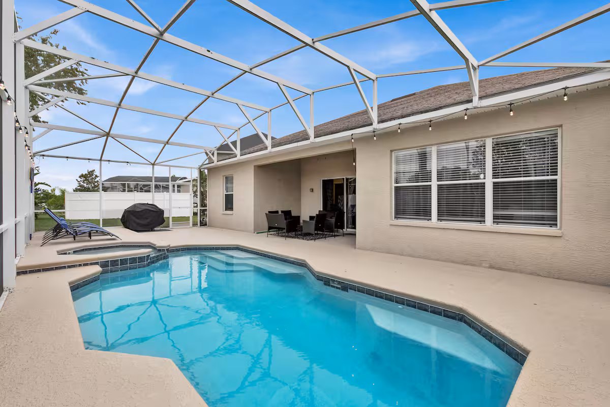 Gorgeous Family Home w/ Game Room - Image 25